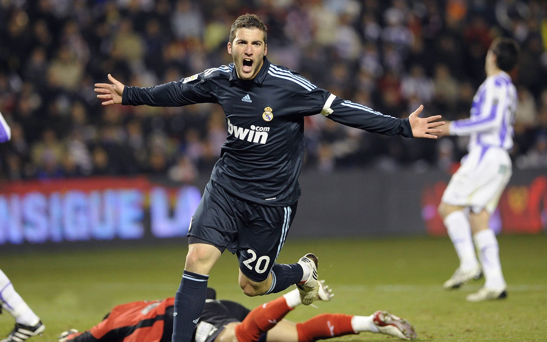 乔治扛起全队，独行侠压制广厦队，一场团队意志的胜利