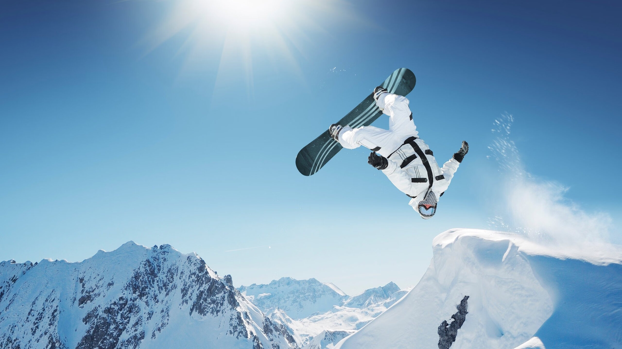 赛道与球场的双重奏，F1年度争冠焦点战与篮网火力压制深圳队的启示