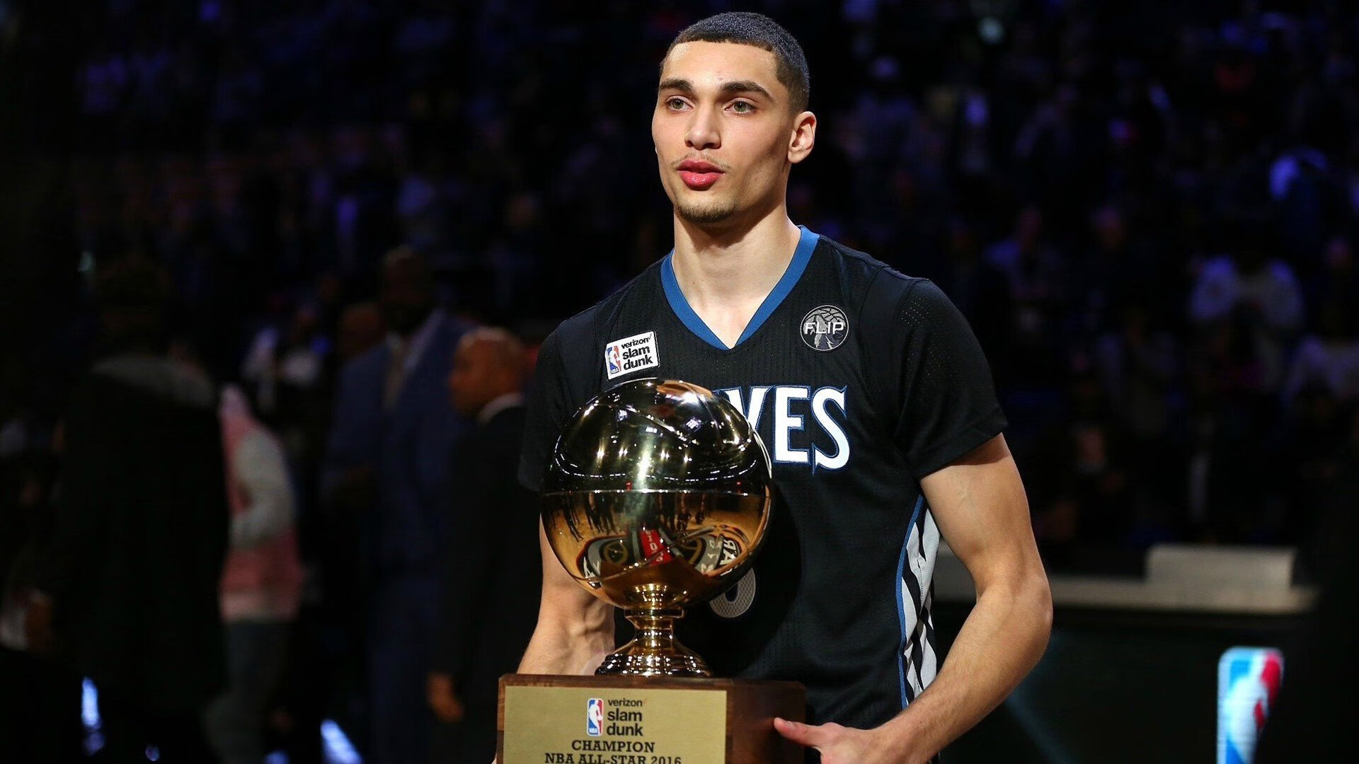 东方力量席卷费城，米切尔在年度焦点战中接管比赛，上海队精神冲垮76人体系