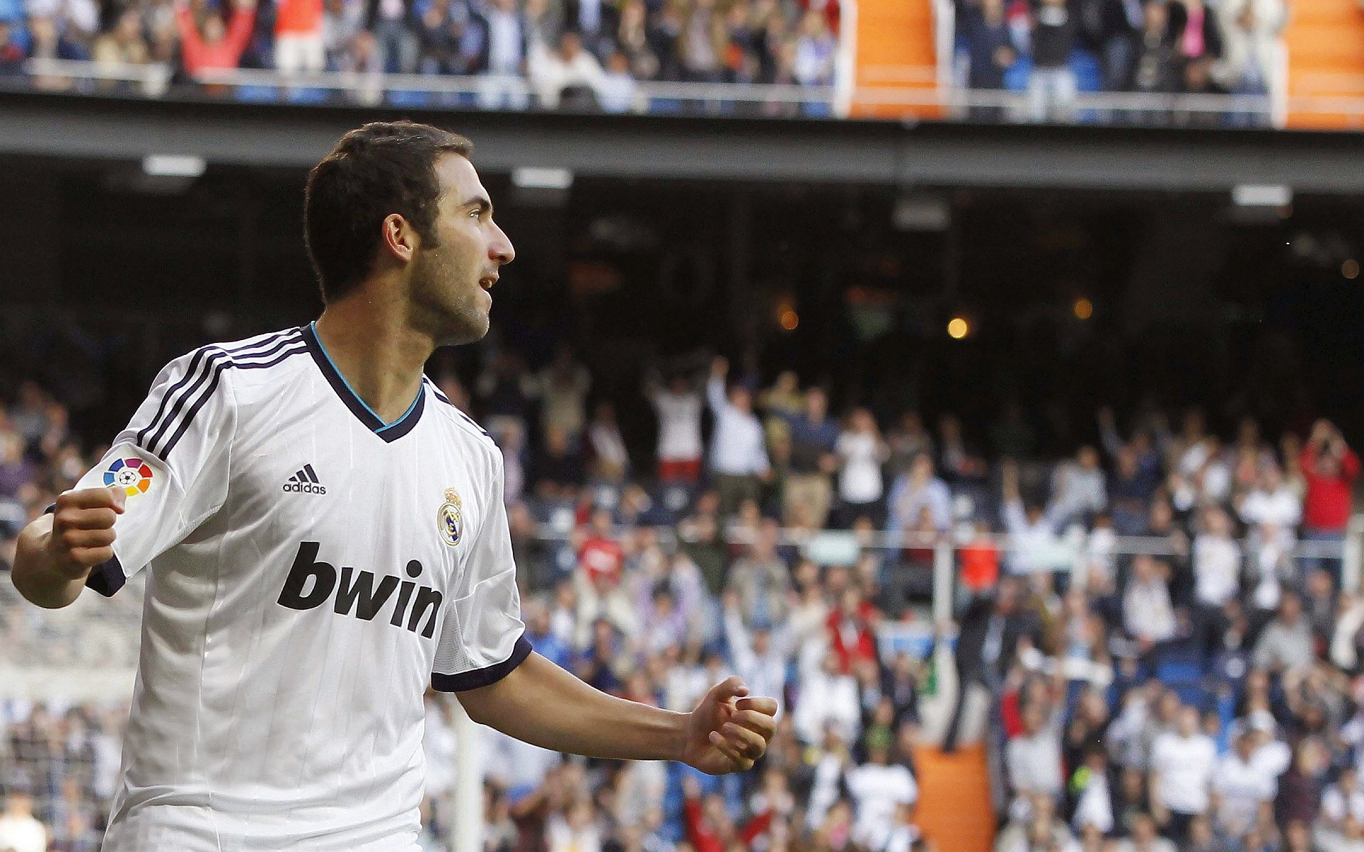 南美风暴与欧洲铁壁，苏亚雷斯爆发背后的足球大陆碰撞